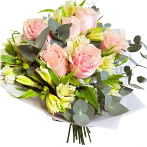 Ramo de rosas y astromelias